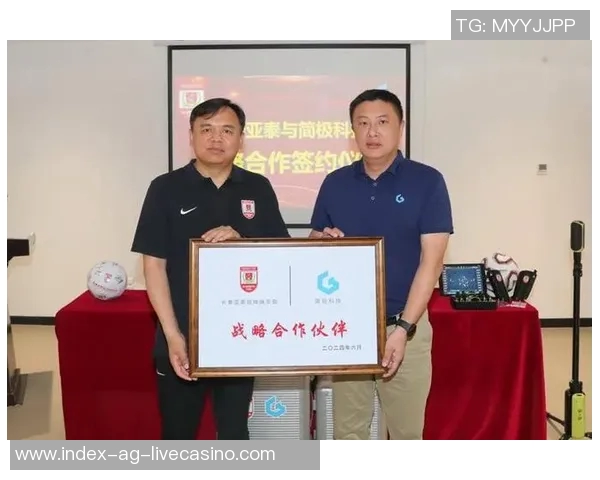 足球教练王猛:从青训到职业联赛的执教之路与成功秘诀探讨 足球教练王猛:从青训到职业联赛的执教之路与成功秘诀探讨